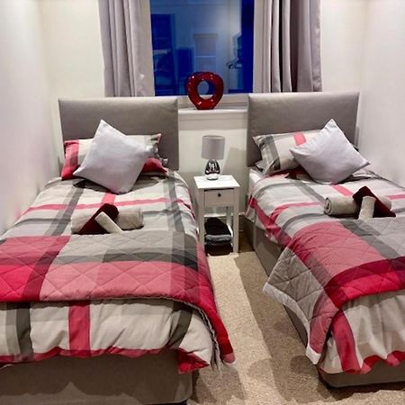 Stunning Spacious Apartment On River Ness Инвернес Екстериор снимка