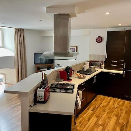 Stunning Spacious Apartment On River Ness Инвернес Екстериор снимка