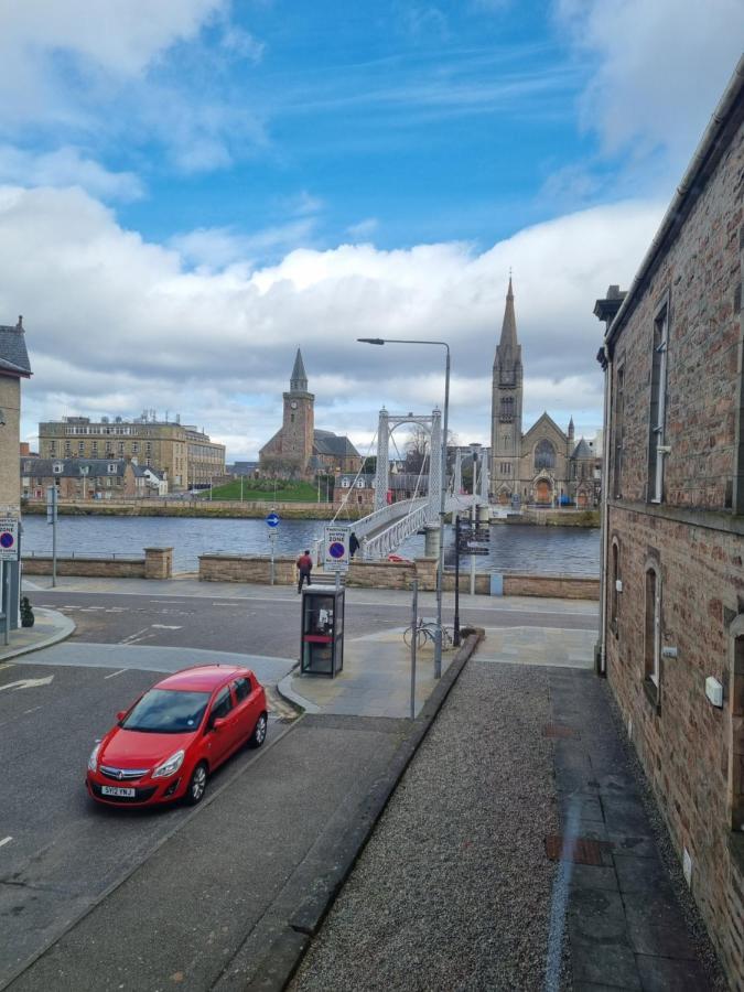 Stunning Spacious Apartment On River Ness Инвернес Екстериор снимка