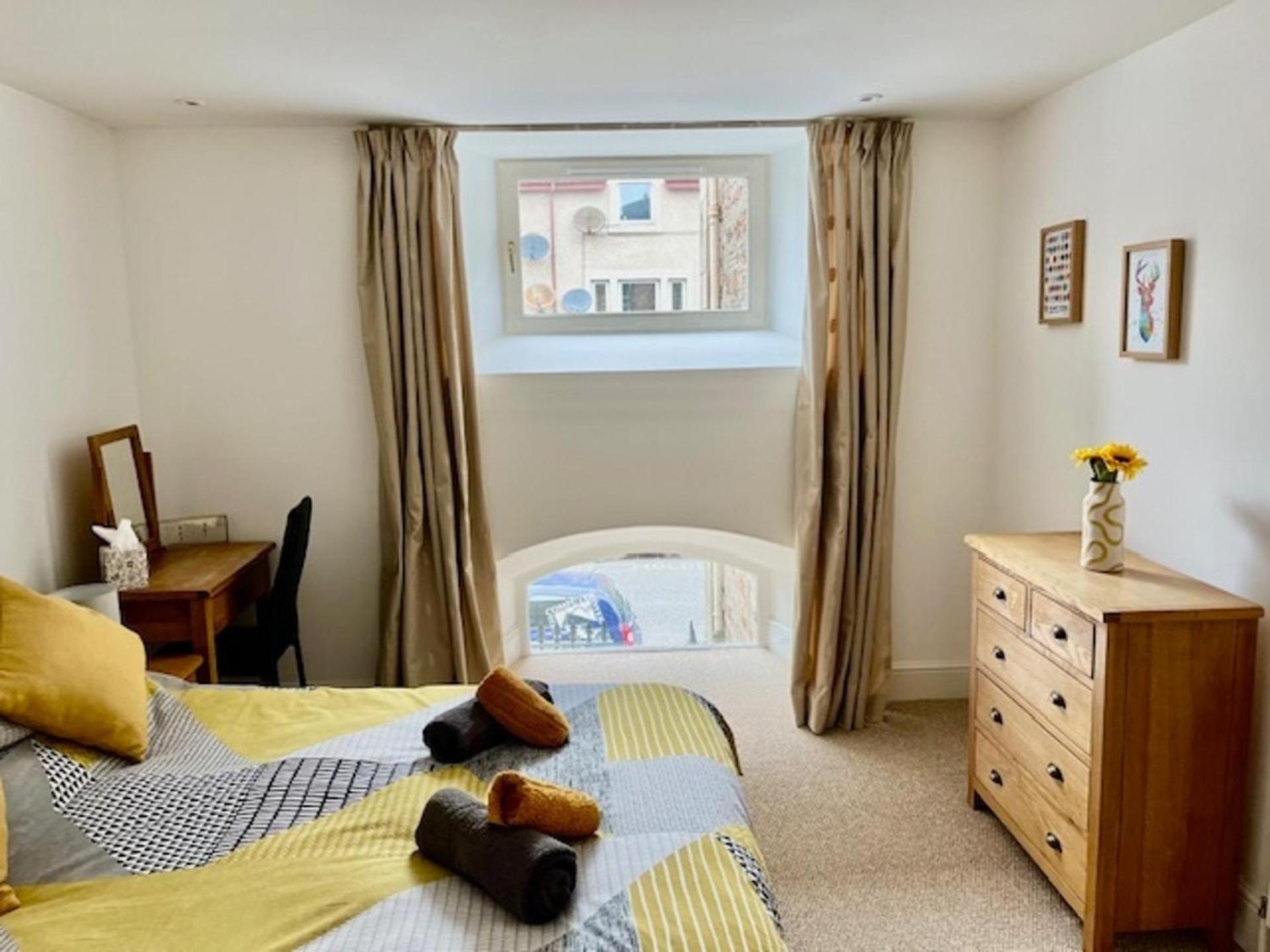Stunning Spacious Apartment On River Ness Инвернес Екстериор снимка